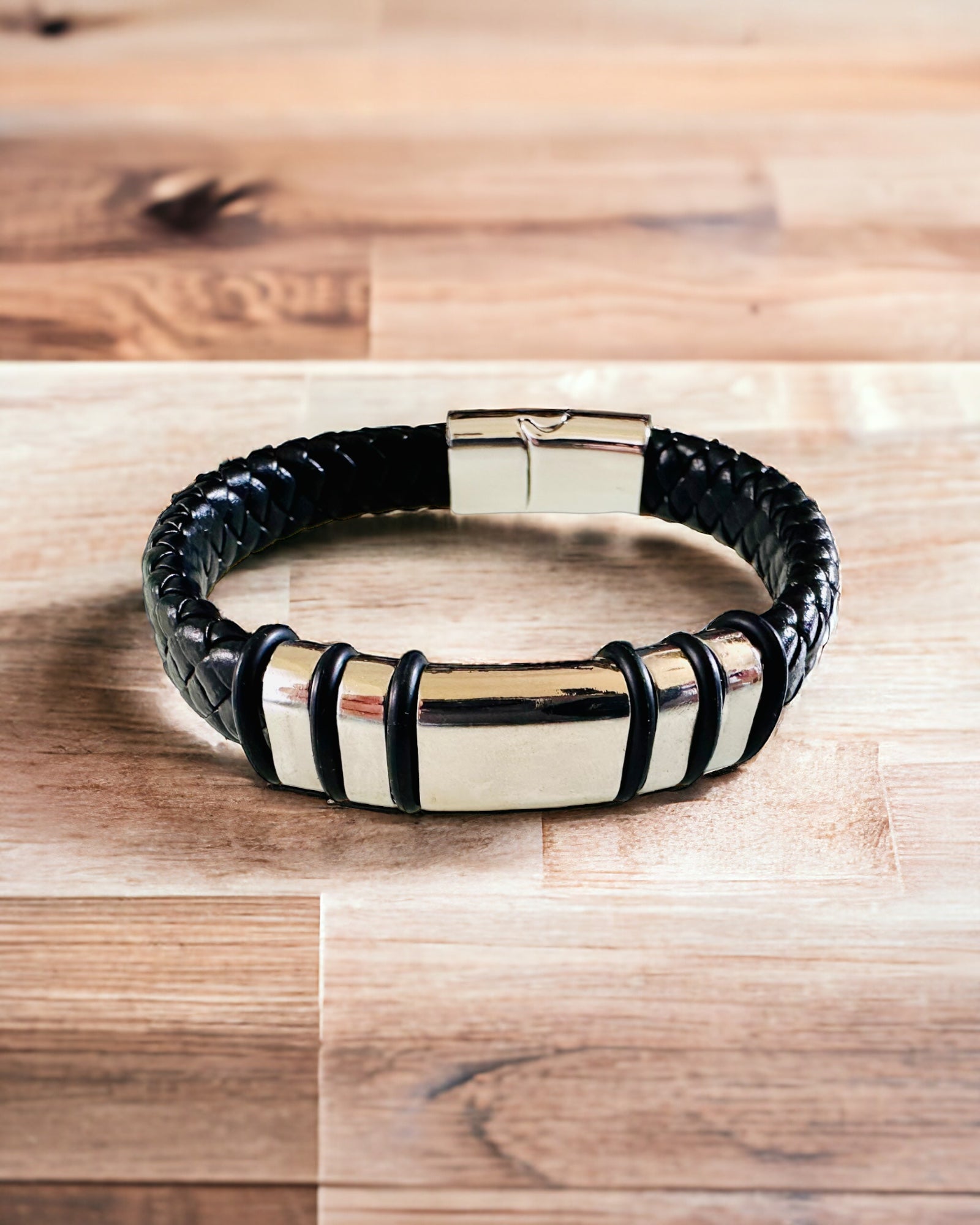 Modieuze Hip Hop Armband voor Mannen met Gepersonaliseerde Gravure en Magnetische Sluiting – Kies Stijl met Zilveren of Gouden Accenten, 22cm PU Leer