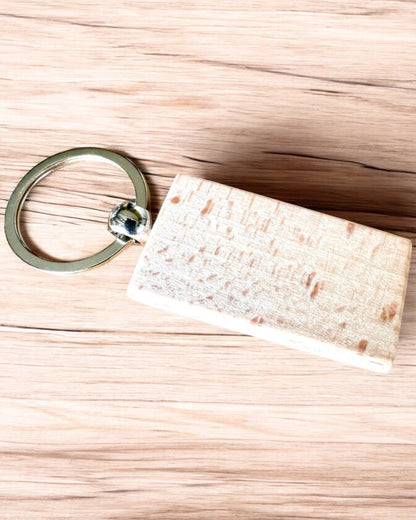 Houten Sleutelhanger met Mogelijkheid tot Personalisatie met Gravure – Perfect als Cadeau