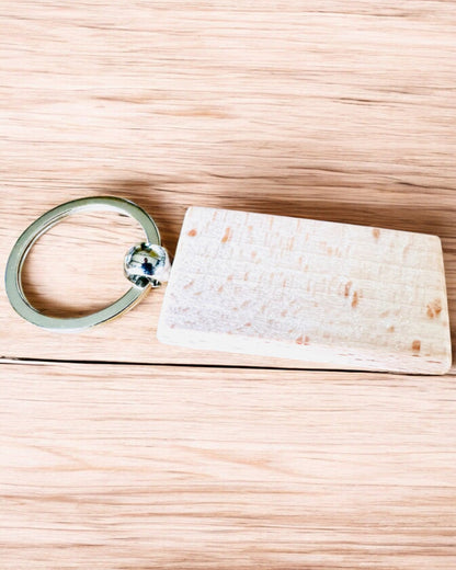 Houten Sleutelhanger met Mogelijkheid tot Personalisatie met Gravure – Perfect als Cadeau