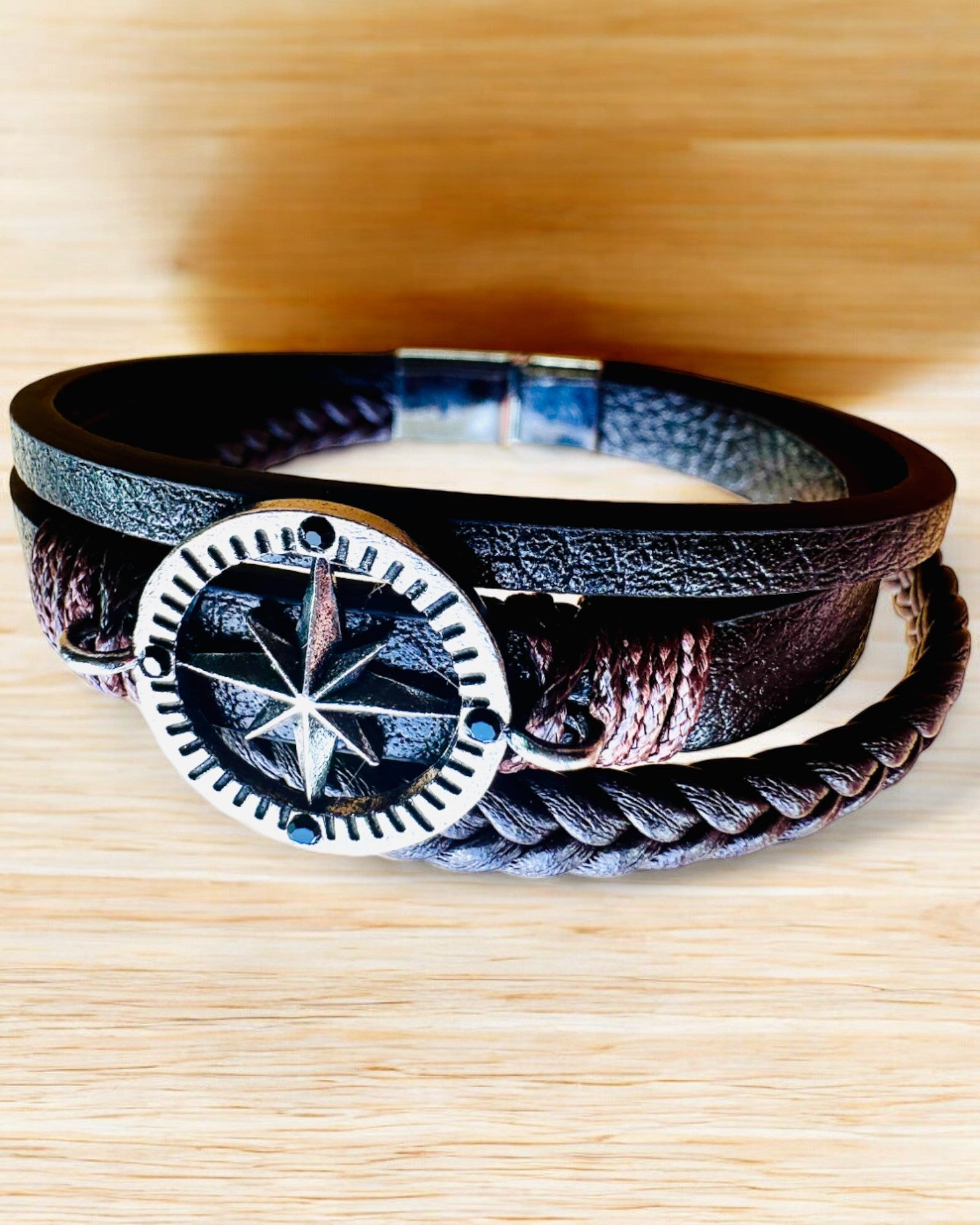 Armband "Compass Adventure" - mogelijkheid tot personalisatie met gravure als cadeau, 2 kleurvarianten om uit te kiezen