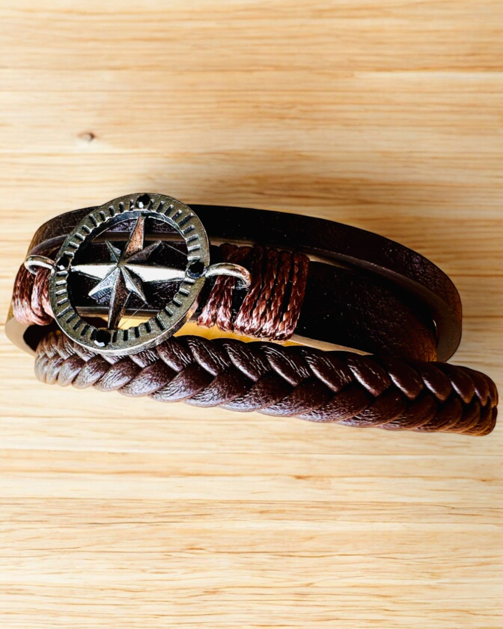 Armband "Compass Adventure" - mogelijkheid tot personalisatie met gravure als cadeau, 2 kleurvarianten om uit te kiezen