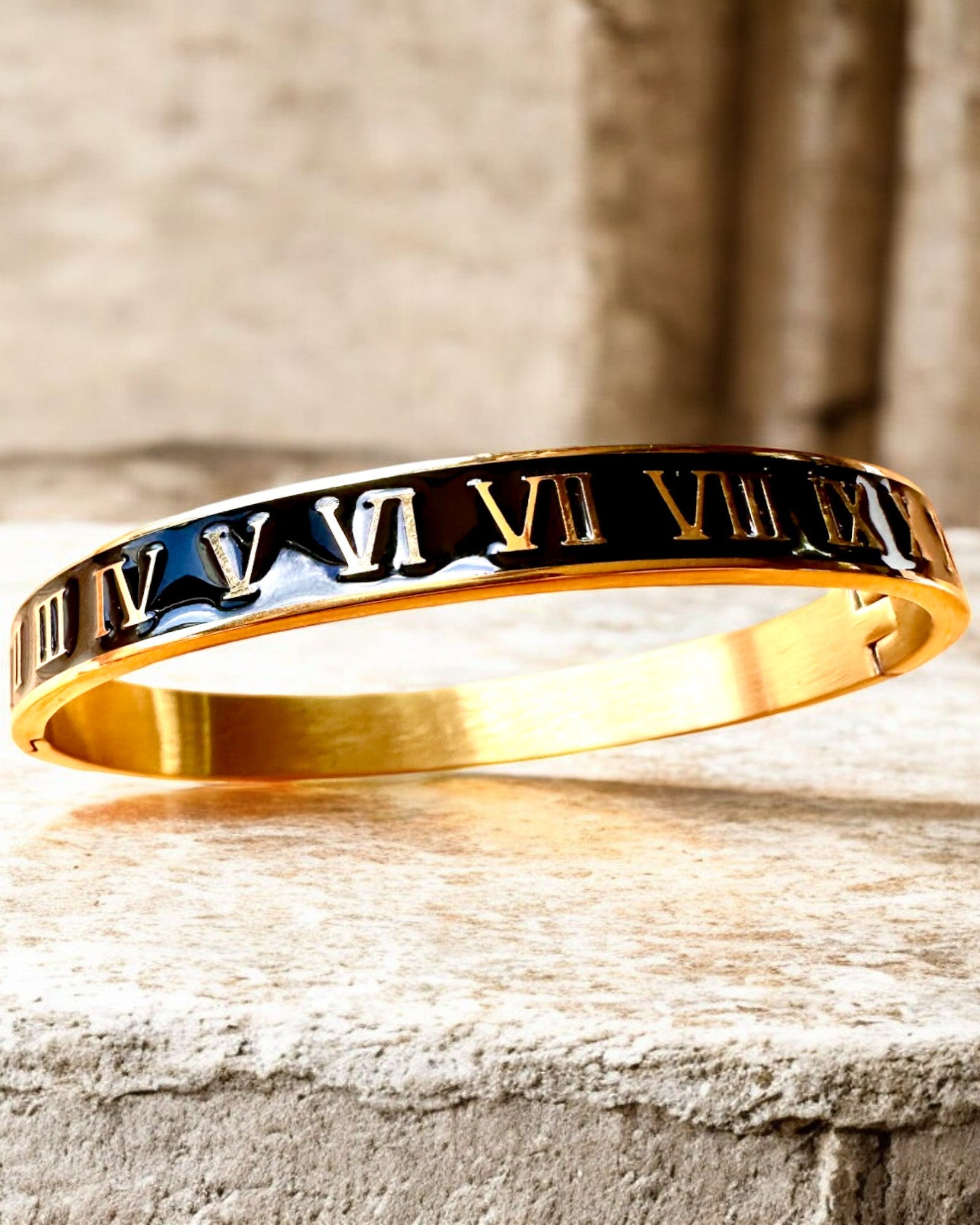 Armband "Tijd van Elegantie" - kleur goud RVS met Romeinse cijfers, mogelijkheid tot personalisatie met gravure