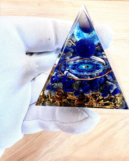 Energetische orgoniet piramide "Zenith" van Lapis Lazuli, ideaal als cadeau