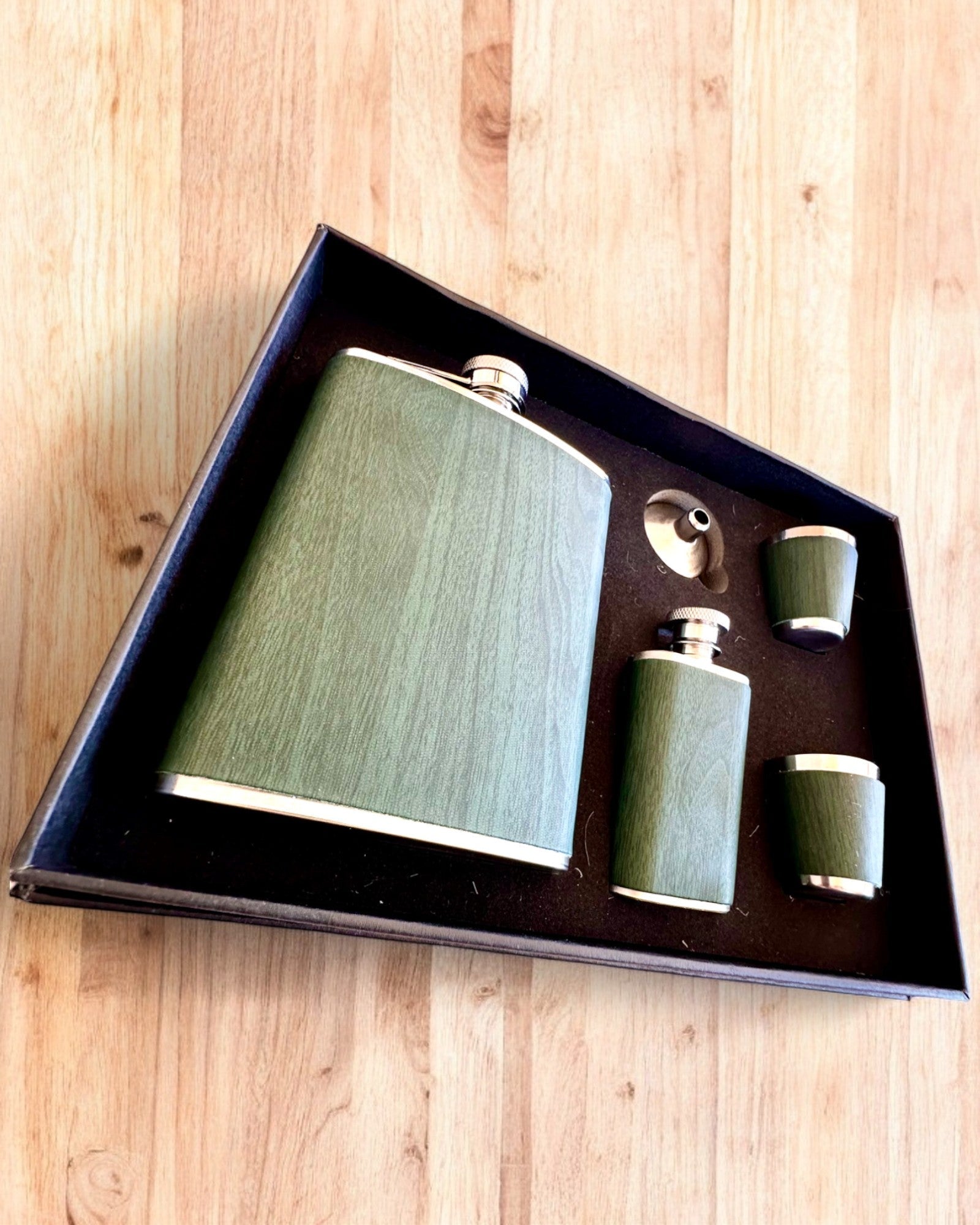 Set van flessen met glazen "Forest Spirit", voor een cadeau personalisatie met gravure