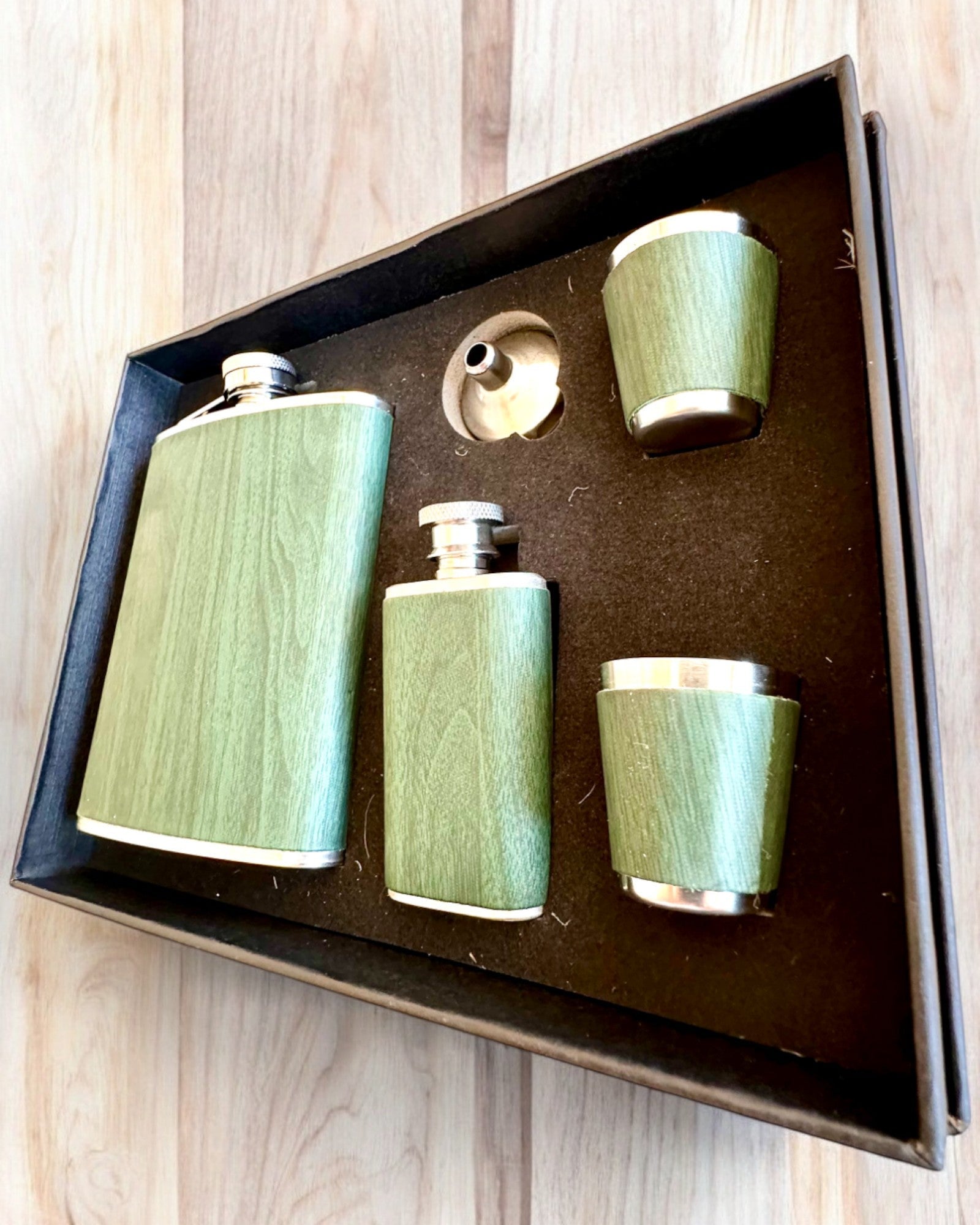 Set van flessen met glazen "Forest Spirit", voor een cadeau personalisatie met gravure