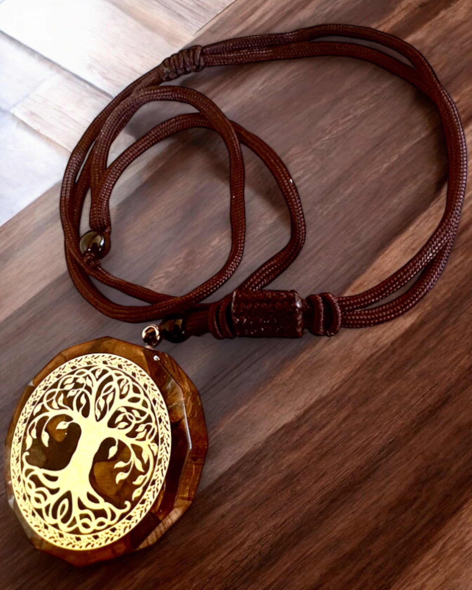 Amulet "Levensboom" met tijgeroog, ketting als cadeau met gepersonaliseerde gravure