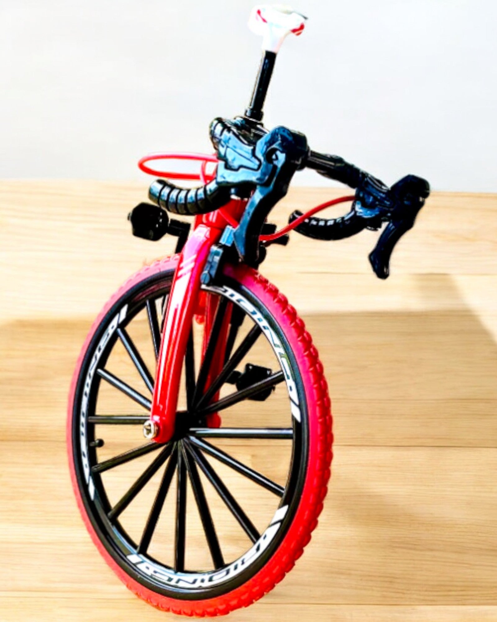 Miniatuur Model Metaal Rode Fiets "SpeedMaster" personalisatie met gravure als cadeau, 2 kleurvarianten