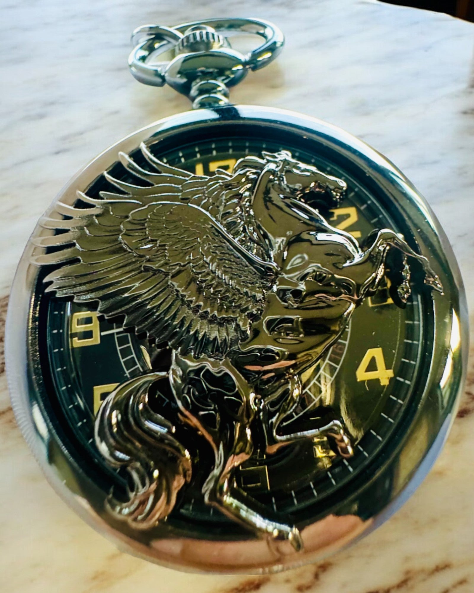 Zakhorloge "Equus Tempus" - Zwart met Paardmotief, mogelijkheid tot personalisatie met gravure - zwarte wijzerplaat