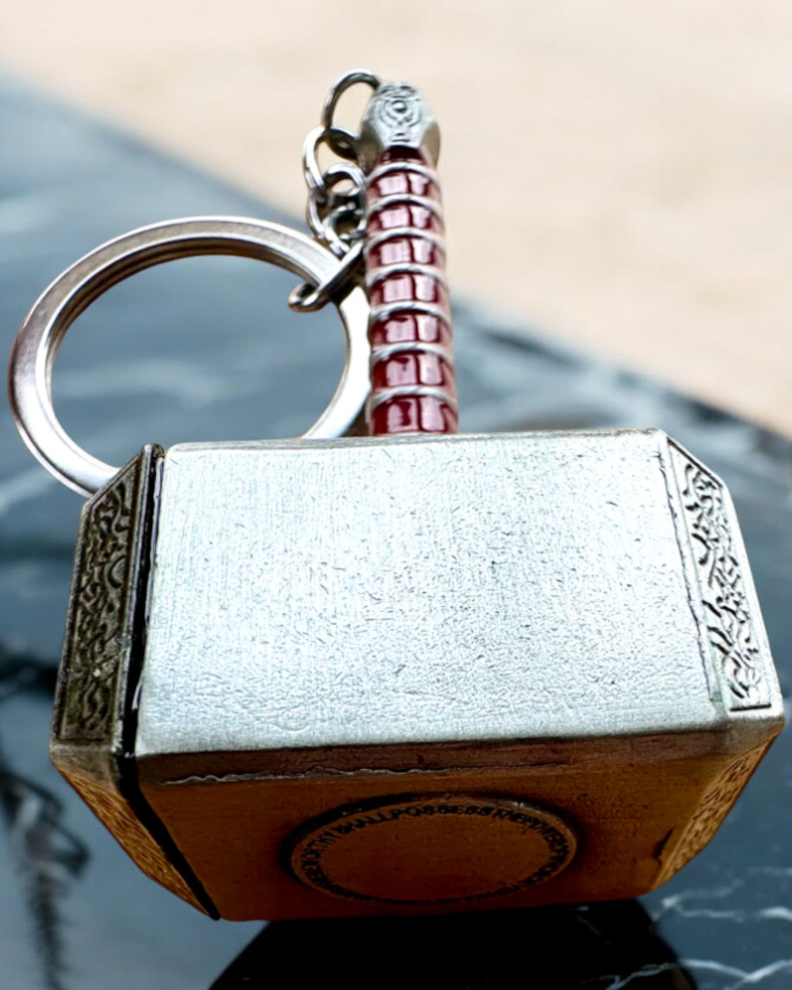 Mjölnir - Kracht Sleutelhanger, mogelijkheid tot personalisatie met gravure als cadeau