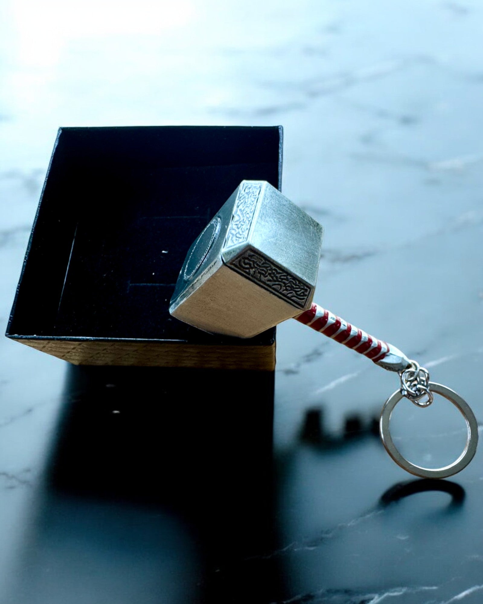 Mjölnir - Kracht Sleutelhanger, mogelijkheid tot personalisatie met gravure als cadeau