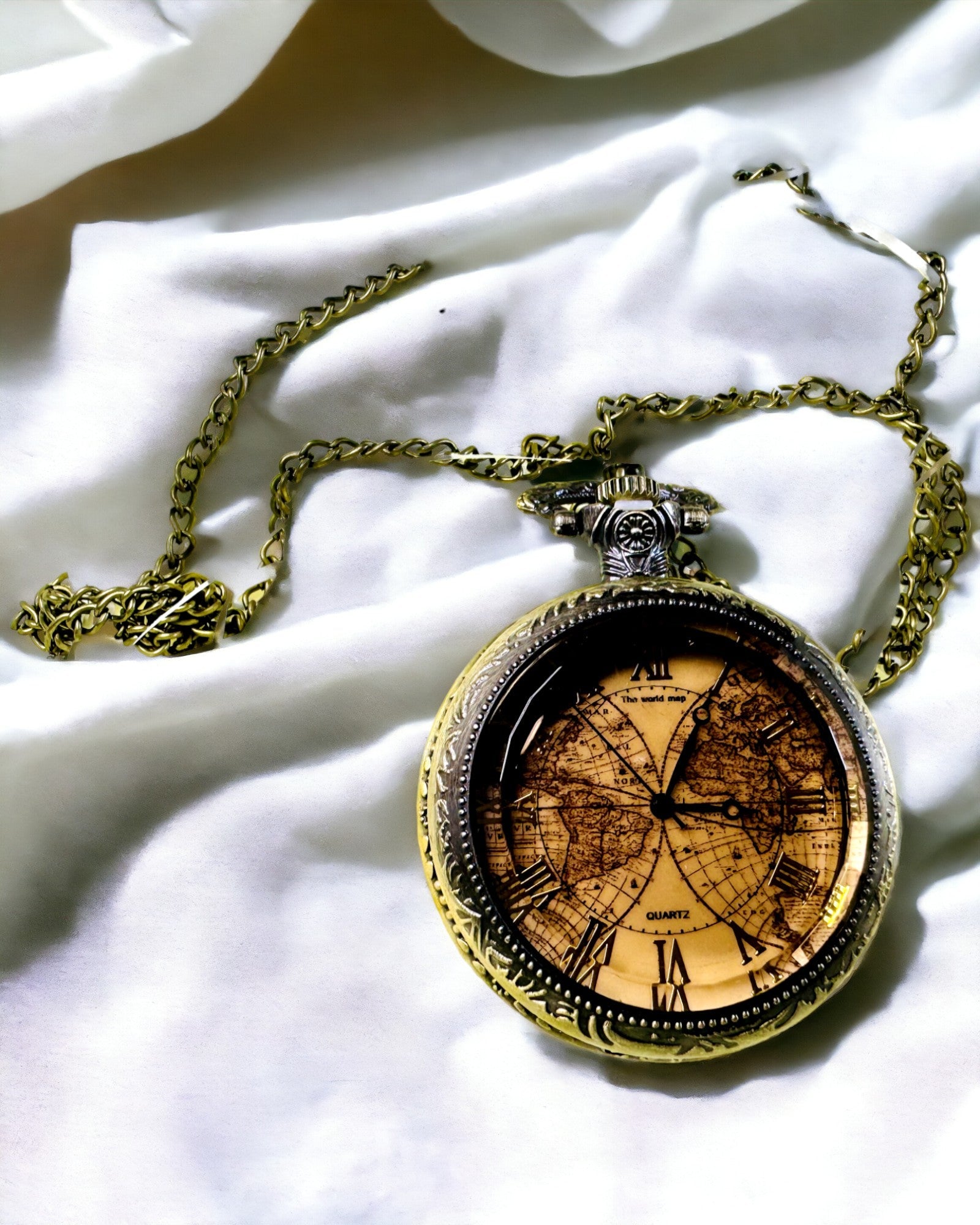 Klassiek Kwarts Pocketwatch met Wereldkaart – Vintage Stijl Hanger met Ketting voor Haar en voor Hem, gegraveerd