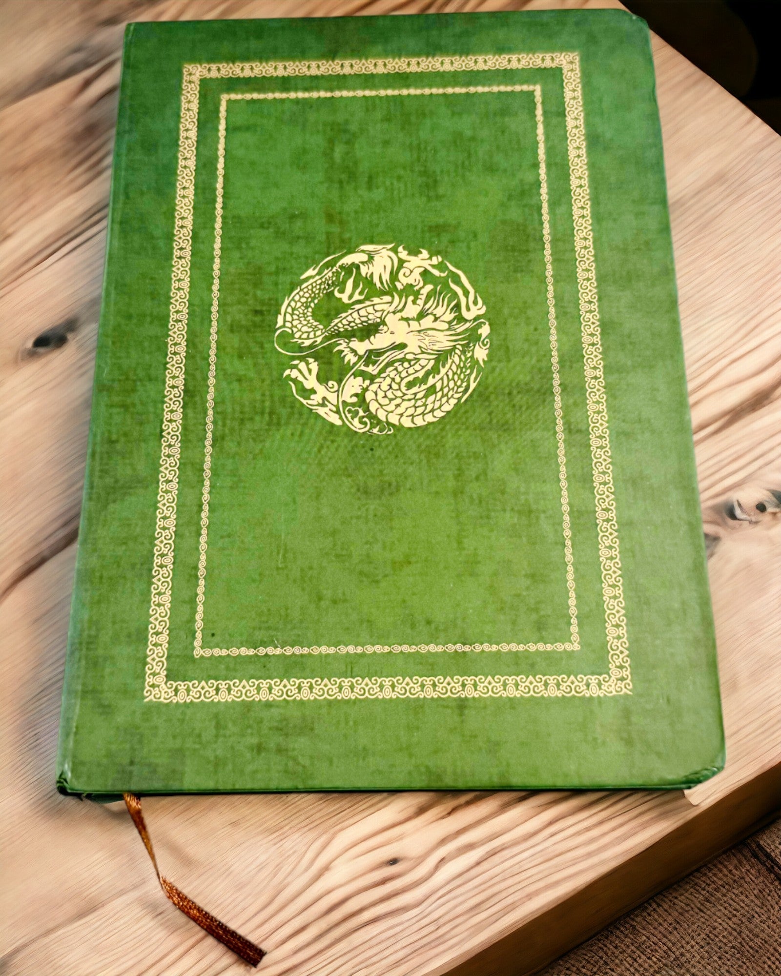 Groene Decoratieve Notitieboek met Draak Motief - Fantasy Inspiraties, met gravure