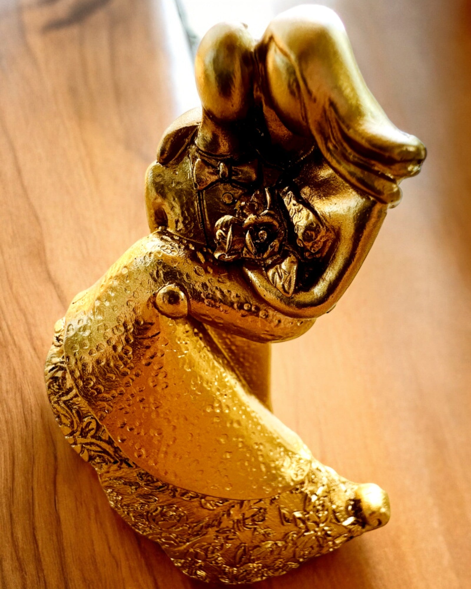 Figurine "Eeuwige Liefde" kleur goud - 11 cm, Kleine Decoratieve Figurine met Gravure Optie