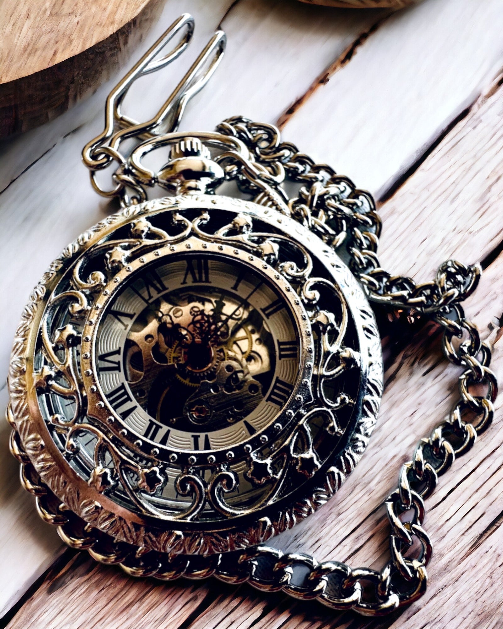 Zilveren pocketwatch "Vintage Elegance" met de mogelijkheid voor personalisatie door middel van gravure.