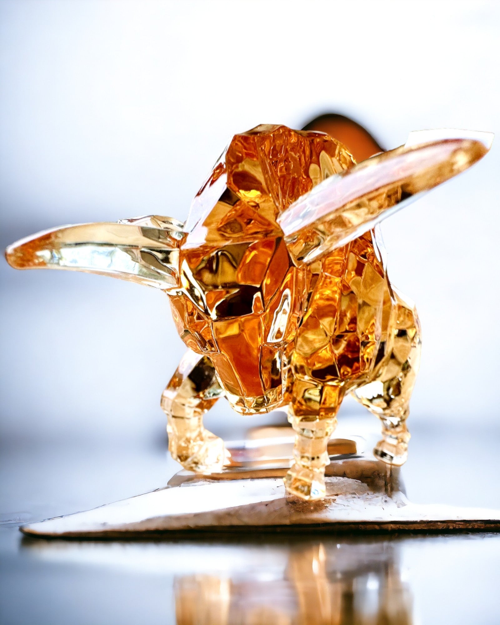 Standbeeld "Gouden Stier" van Hars, doorzichtig ontwerp, mogelijkheid tot personalisatie