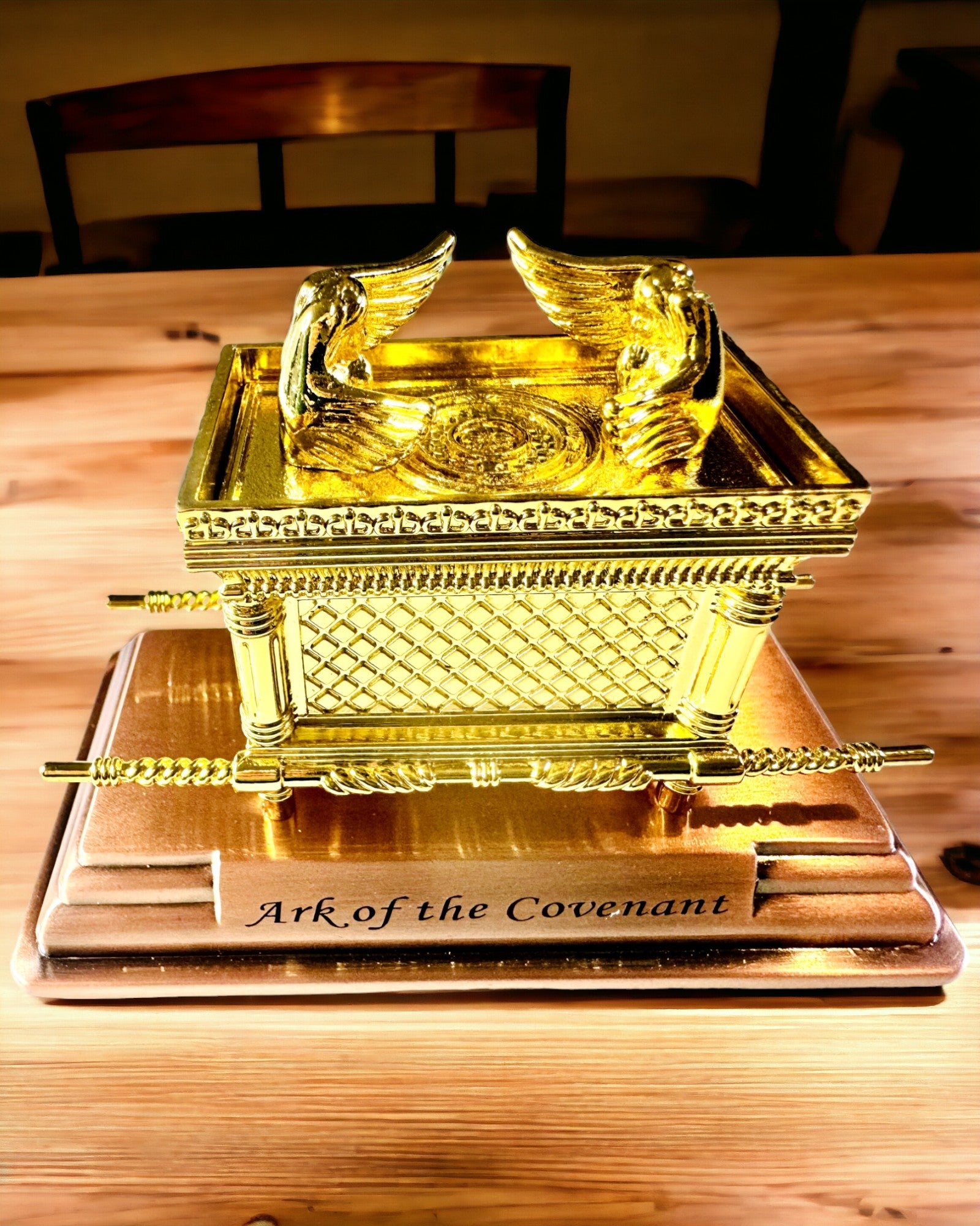 Gouden Replica van de Verbondsark – Decoratieve Ark Standbeeld van Koper in XL Formaat 28x15.6x20 cm