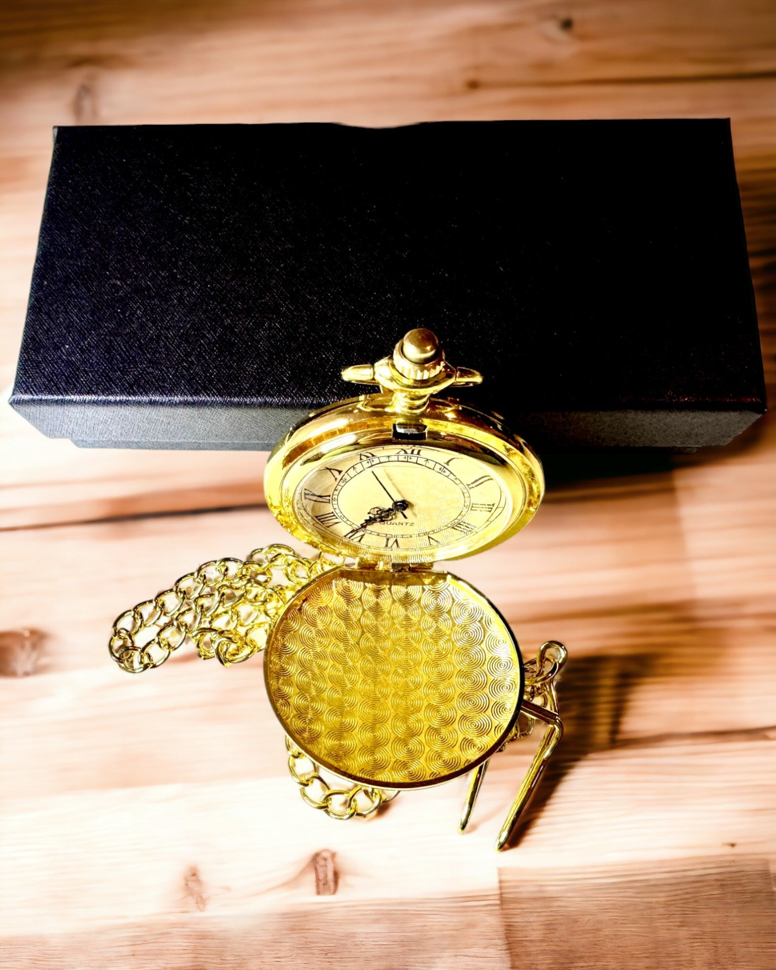 Gouden Vintage Zakhorloge met Houtsnijwerk – Elegante Mannelijke Accessoire, Perfect Cadeau-idee