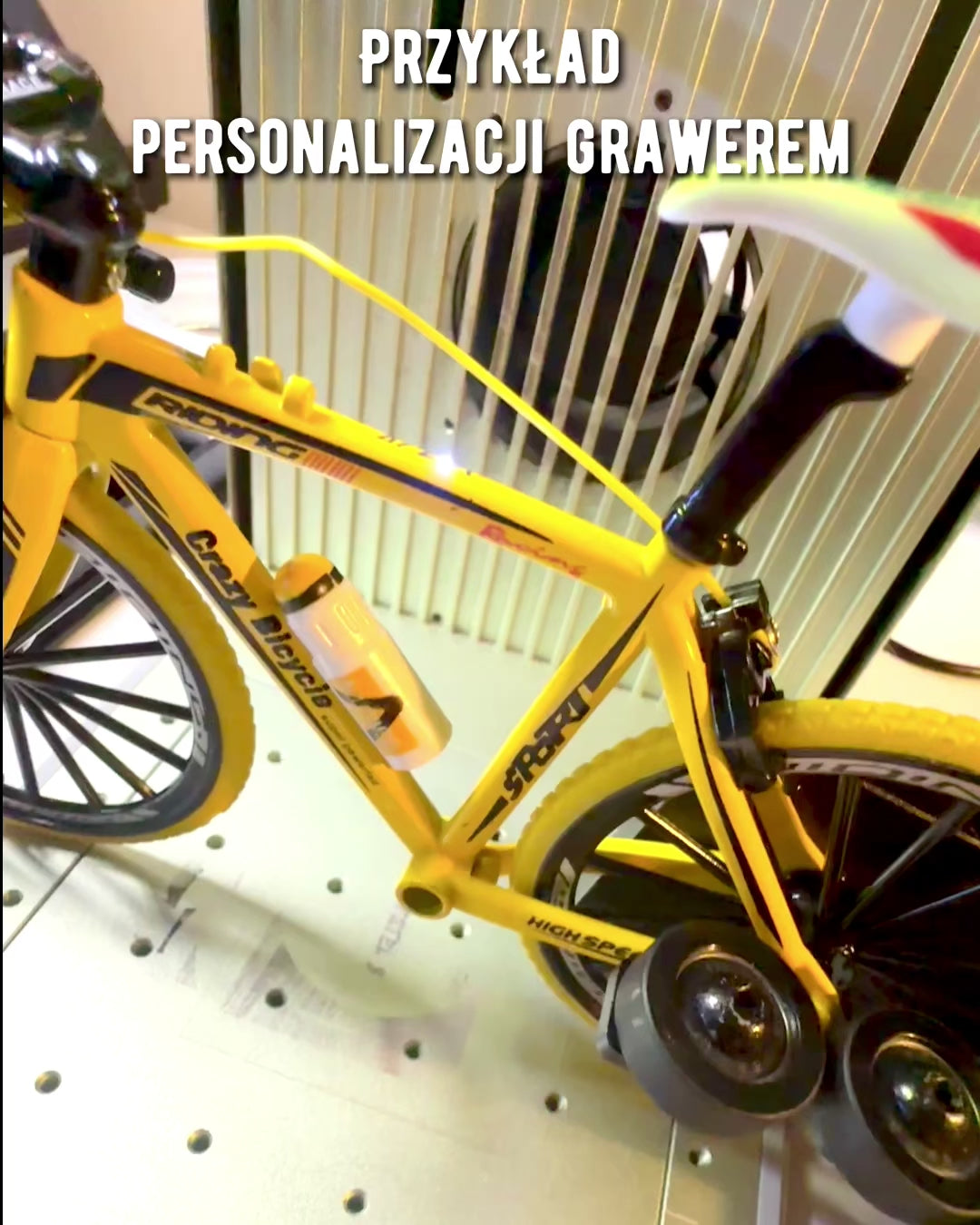 Miniatuur Model Metaal Rode Fiets "SpeedMaster" personalisatie met gravure als cadeau, 2 kleurvarianten