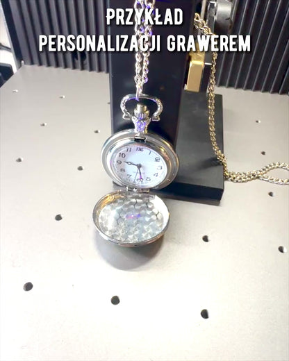 Zakhorloge "CloverTime" met een vierbladig klaver thema, mogelijkheid tot personalisatie met gravure als cadeau