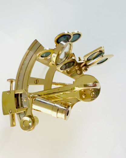 Artistieke sextant in gouden kleur - mogelijkheid tot personalisatie met gravure